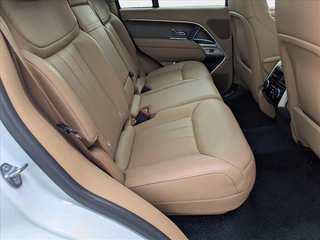 Photo of 2023 Fuji White [White] Land Rover Range Rover