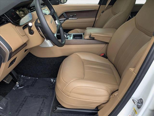 Photo of 2023 Fuji White [White] Land Rover Range Rover