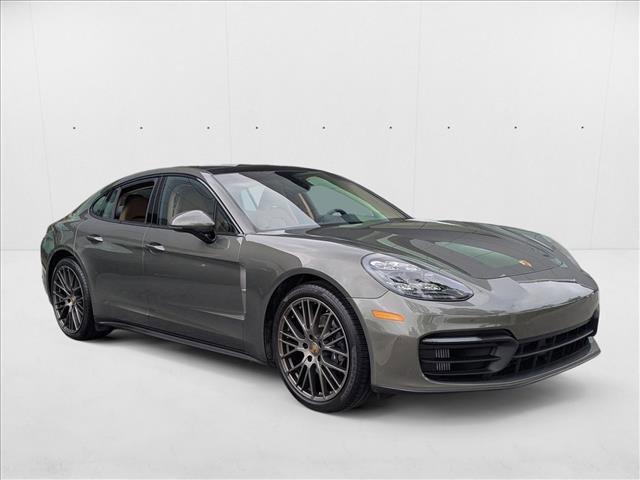 Photo of 2022 Aventurine Green Metallic Porsche Panamera