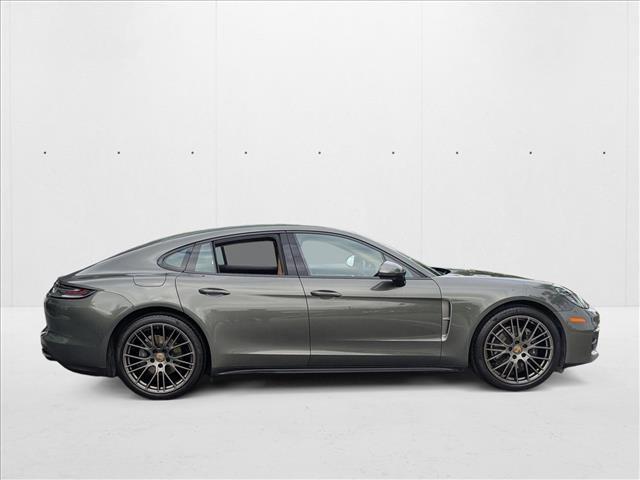 Photo of 2022 Aventurine Green Metallic Porsche Panamera