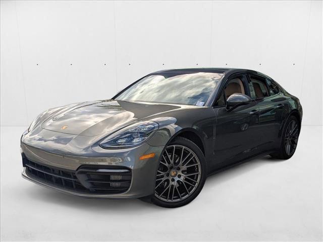 Photo of 2022 Aventurine Green Metallic Porsche Panamera