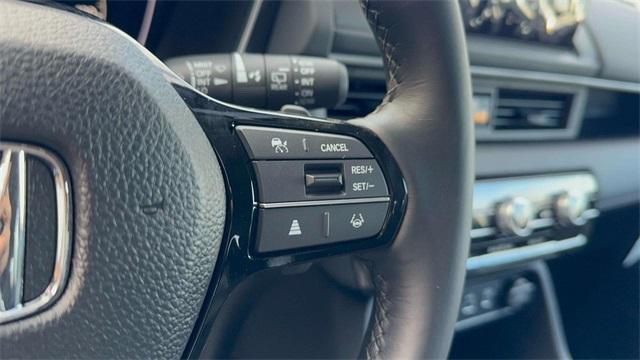 Photo of 2025 Platinum White Pearl Honda Pilot