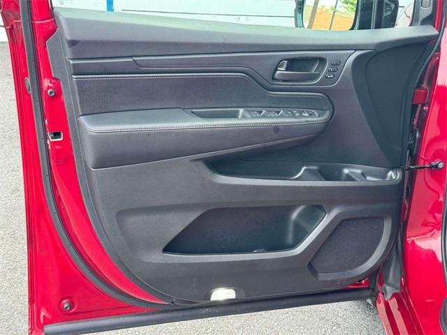 Photo of 2023 Red Honda Odyssey