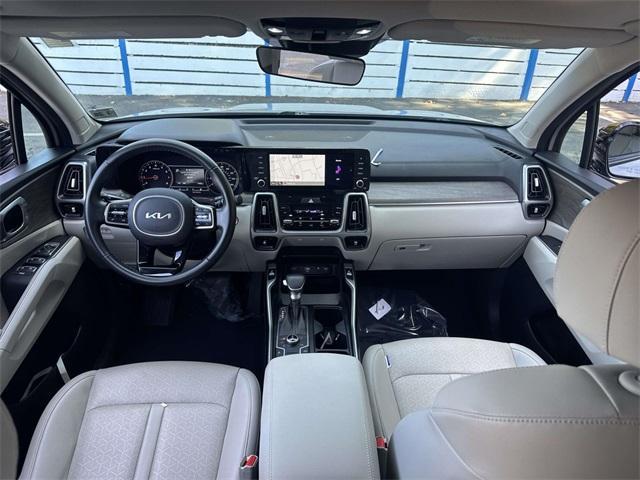 Photo of 2023 Wolf Gray Kia Sorento