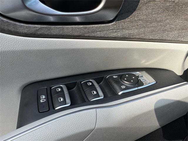 Photo of 2023 Wolf Gray Kia Sorento