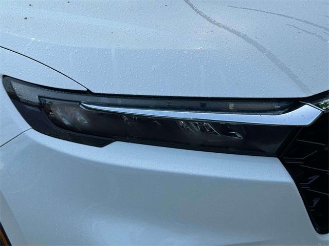 Photo of 2025 White Honda CR-V