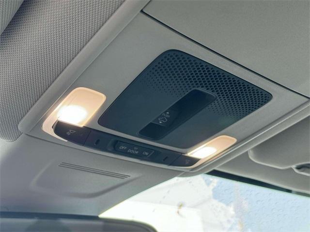 Photo of 2025 White Honda CR-V