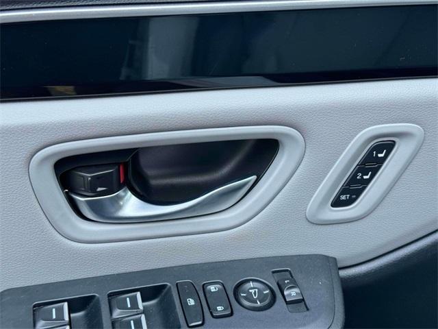 Photo of 2025 White Honda Pilot