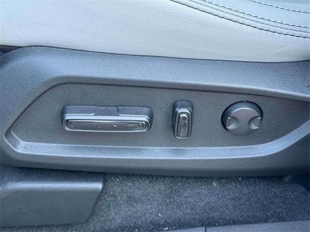 Photo of 2025 White Honda Pilot