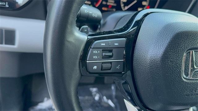Photo of 2025 White Honda Pilot