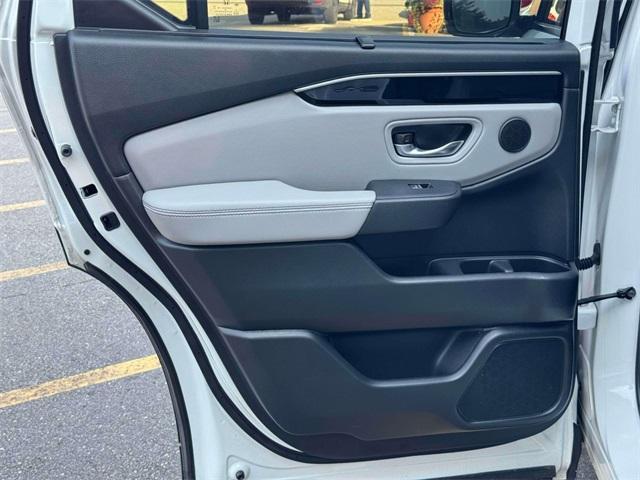 Photo of 2025 White Honda Pilot