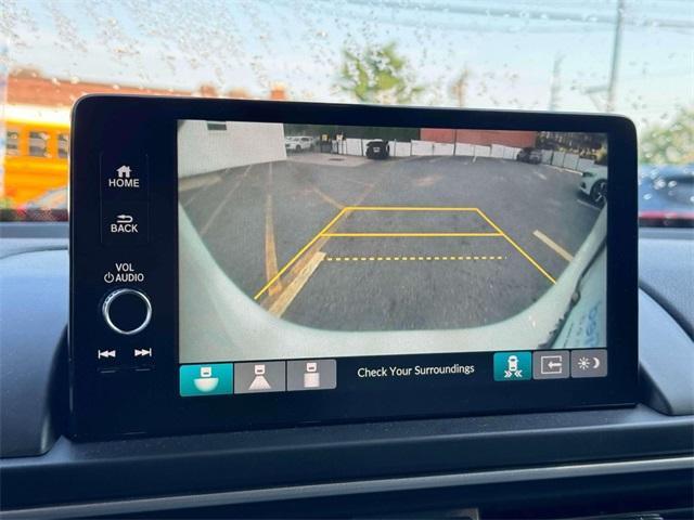 Photo of 2025 White Honda Pilot
