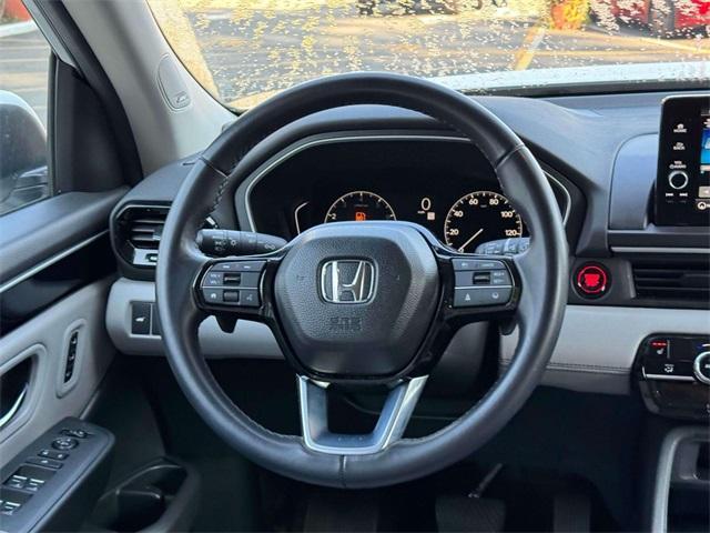 Photo of 2025 White Honda Pilot