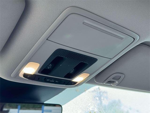Photo of 2025 White Honda Pilot