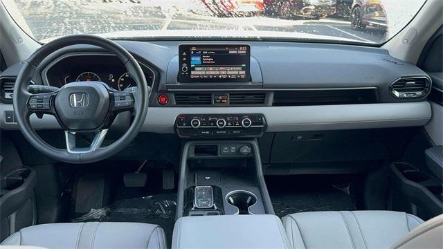 Photo of 2025 White Honda Pilot