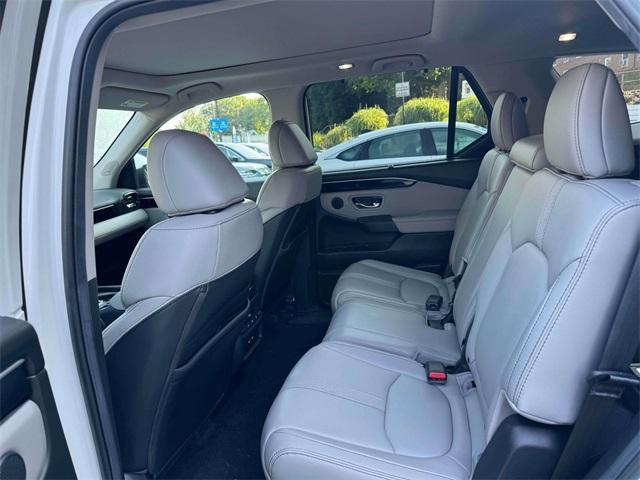 Photo of 2025 White Honda Pilot