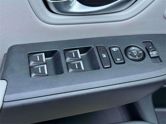Photo of 2025 White Honda Pilot