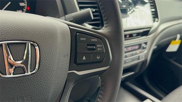 Photo of 2025 Platinum White Pearl Honda Ridgeline