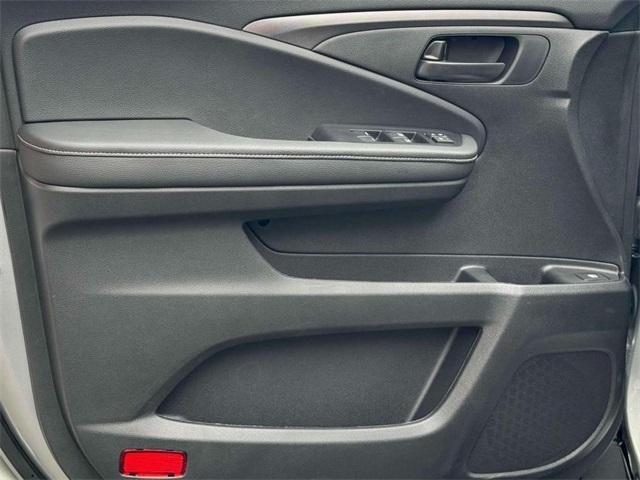 Photo of 2025 Platinum White Pearl Honda Ridgeline