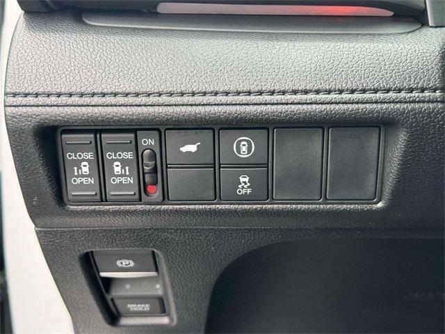 Photo of 2024 White Honda Odyssey