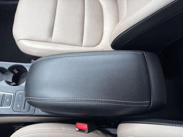 Photo of 2022 Oxford White Ford Escape