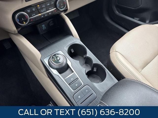 Photo of 2022 Oxford White Ford Escape