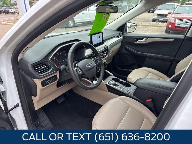Photo of 2022 Oxford White Ford Escape