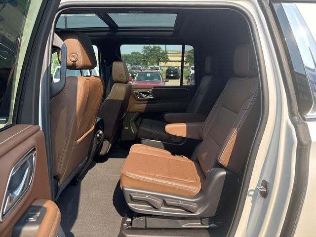 Photo of 2023 Iridescent Pearl Tricoat Chevrolet Suburban