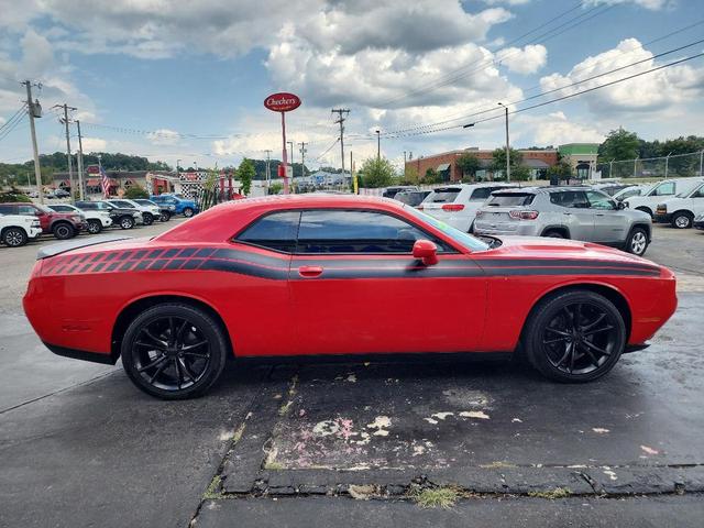 Photo of 2016 RED Dodge Challenger