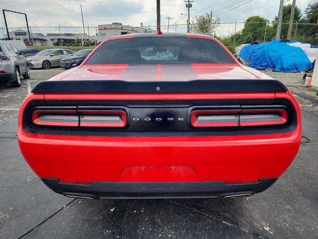 Photo of 2016 RED Dodge Challenger