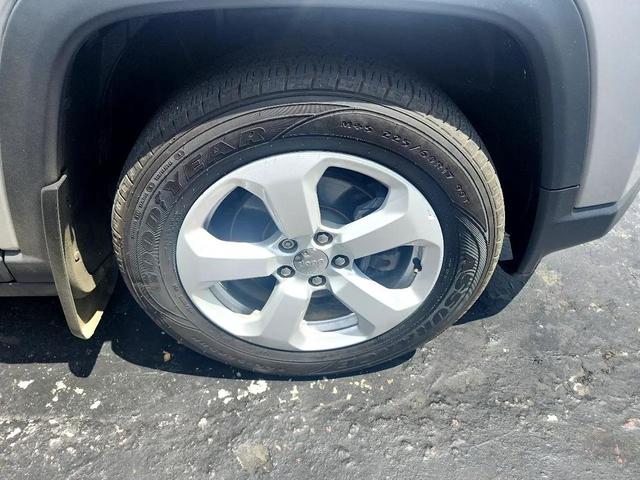 Photo of 2019 SILVER Jeep Compass