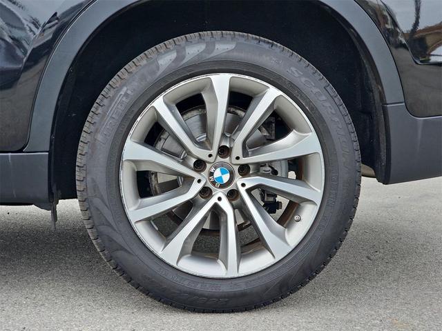 Photo of 2017 Black Sapphire Metallic BMW X6