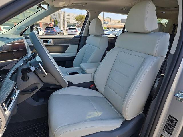 Photo of 2025 Shimmering Silver Hyundai SANTA FE