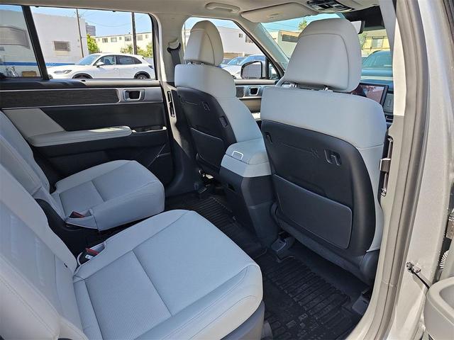 Photo of 2025 Shimmering Silver Hyundai SANTA FE
