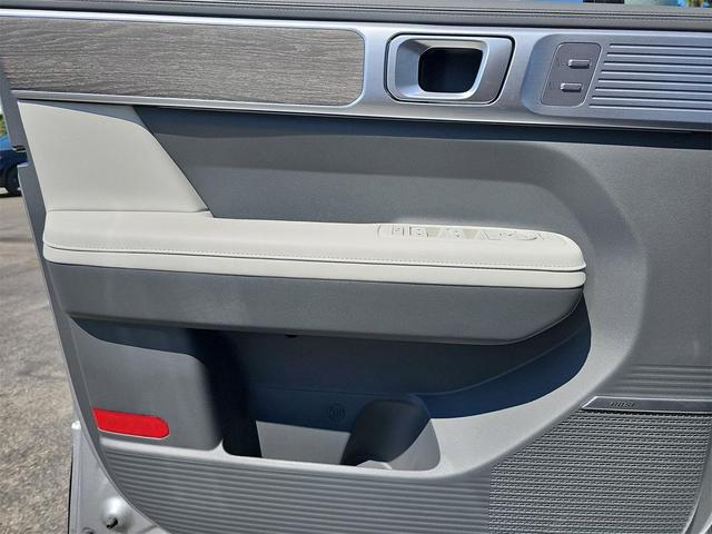 Photo of 2025 Shimmering Silver Hyundai SANTA FE