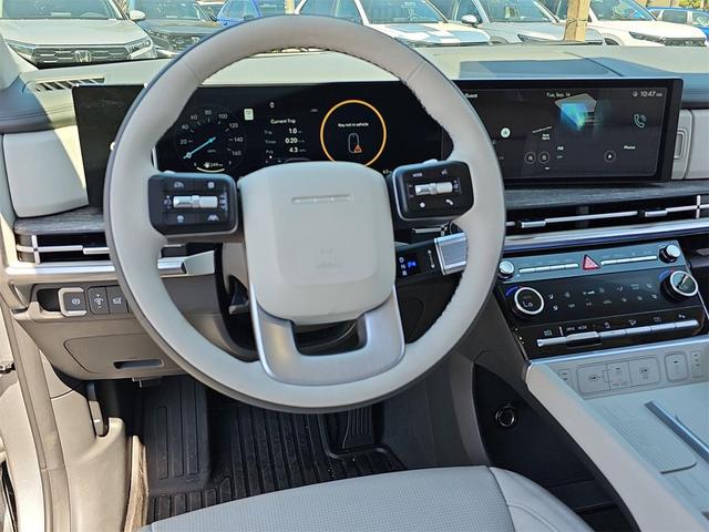 Photo of 2025 Shimmering Silver Hyundai SANTA FE