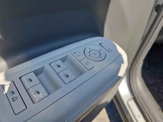 Photo of 2025 Shimmering Silver Hyundai SANTA FE