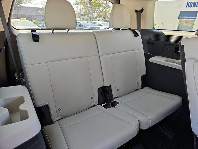 Photo of 2025 Shimmering Silver Hyundai SANTA FE