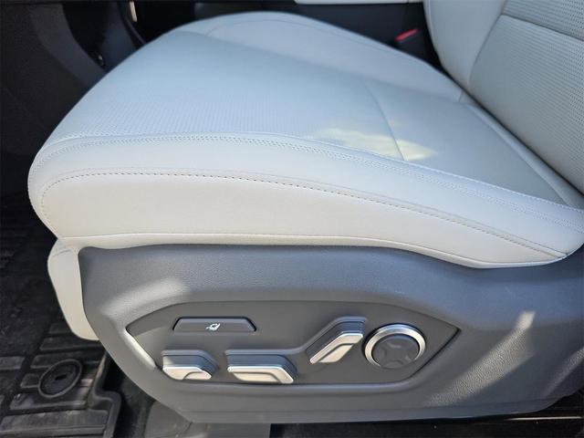 Photo of 2025 Shimmering Silver Hyundai SANTA FE