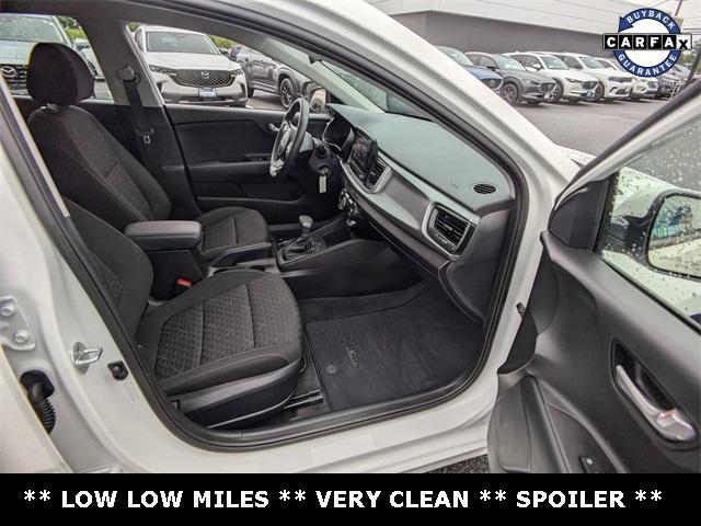 Photo of 2022 Clear White Kia Rio