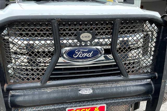 Photo of 2019 Oxford White Ford F-250