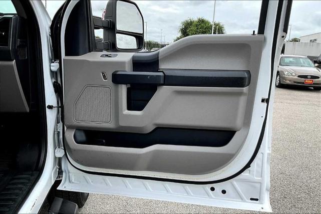 Photo of 2019 Oxford White Ford F-250