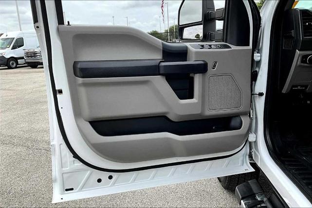 Photo of 2019 Oxford White Ford F-250