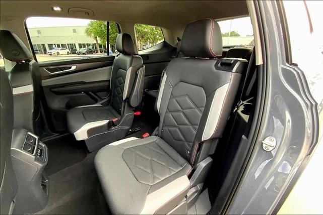 Photo of 2025 Pure Gray Volkswagen Atlas