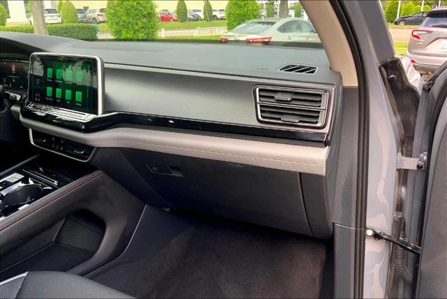 Photo of 2025 Pure Gray Volkswagen Atlas