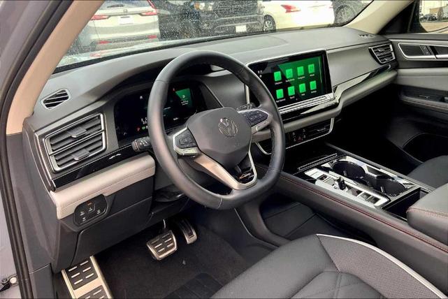 Photo of 2025 Pure Gray Volkswagen Atlas
