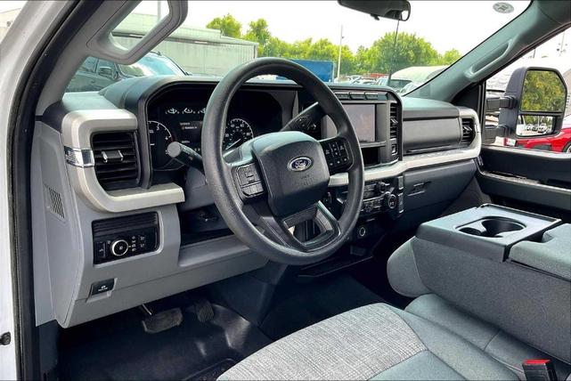 Photo of 2024 Oxford White Ford F-250