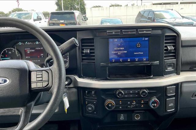 Photo of 2024 Oxford White Ford F-250