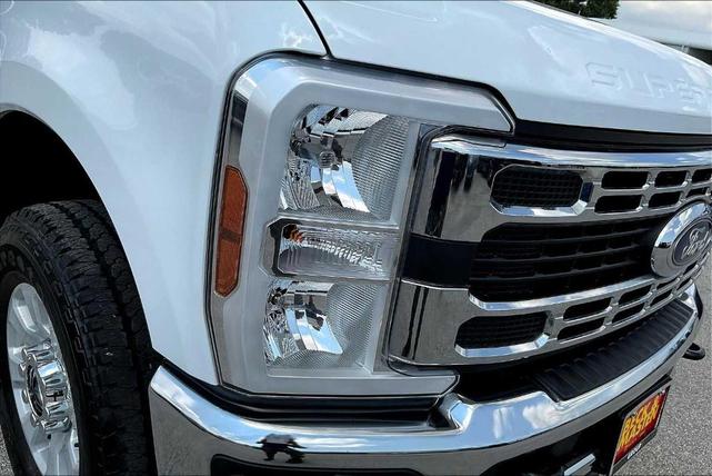 Photo of 2024 Oxford White Ford F-250