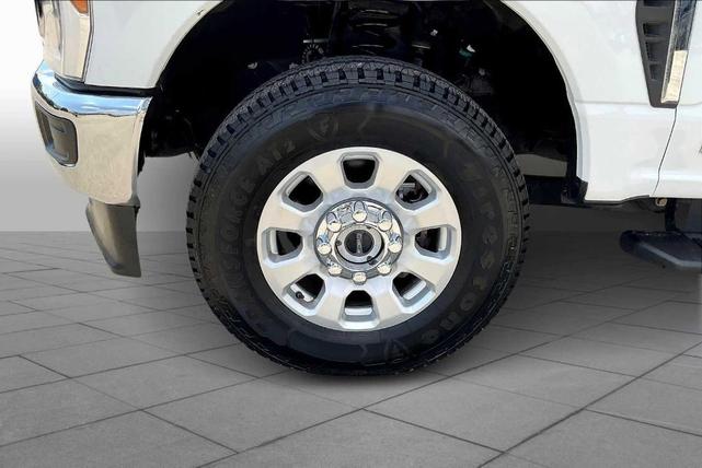 Photo of 2024 Oxford White Ford F-250